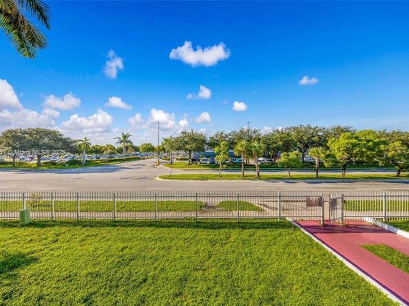 505 NW 177th St 111, Miami Gardens FL 33169