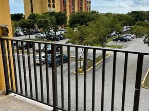 4721 NW 7th St 30512, Miami FL 33126