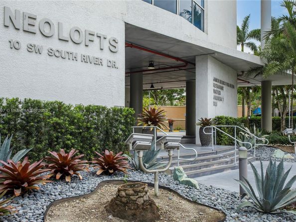 10 SW South River Dr 1715, Miami FL 33130