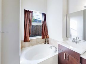 231 NE 33rd Ter, Homestead FL 33033