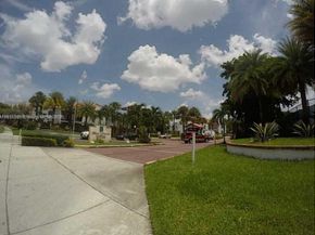 9421 Fontainebleau Blvd 20635, Miami FL 33172