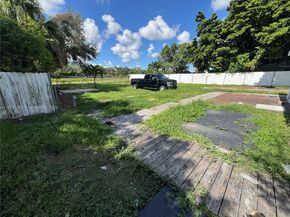 2530 NW 204th St, Miami Gardens FL 33056