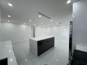 2530 NW 204th St, Miami Gardens FL 33056