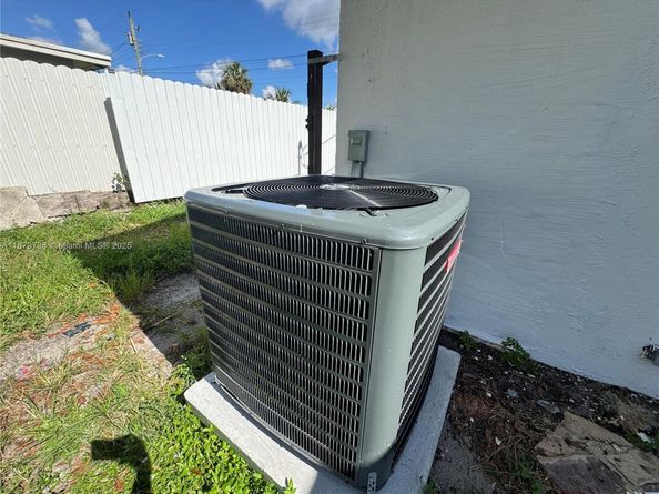 2530 NW 204th St, Miami Gardens FL 33056