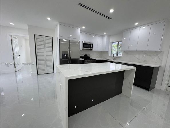 2530 NW 204th St, Miami Gardens FL 33056