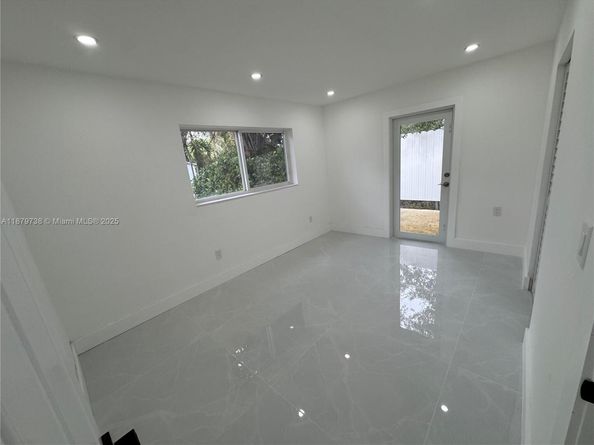 2530 NW 204th St, Miami Gardens FL 33056