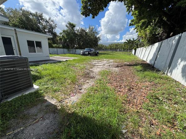 2530 NW 204th St, Miami Gardens FL 33056