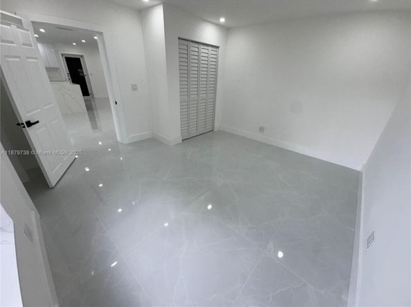 2530 NW 204th St, Miami Gardens FL 33056