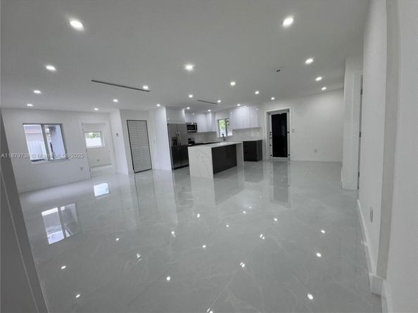 2530 NW 204th St, Miami Gardens FL 33056