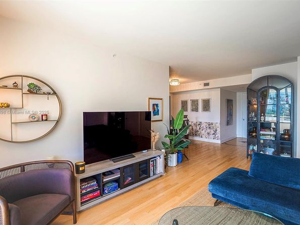 888 Brickell Key Dr 903, Miami FL 33131