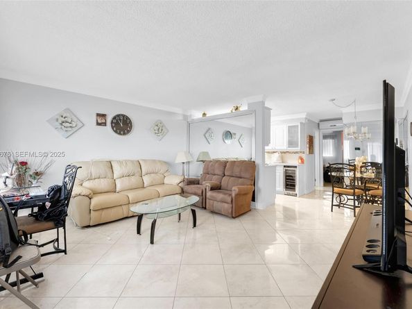 900 Atlantic Shores Blvd 105, Hallandale Beach FL 33009