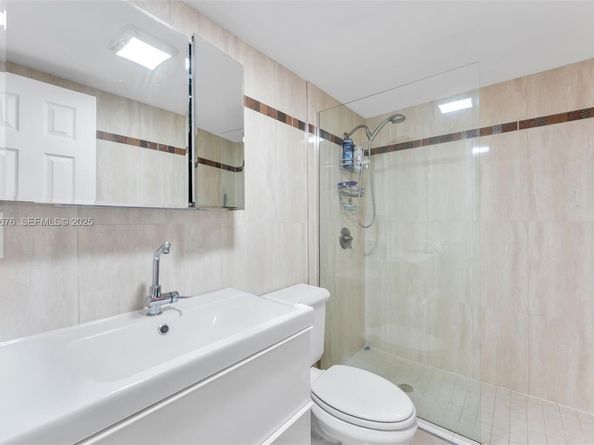 900 Atlantic Shores Blvd 105, Hallandale Beach FL 33009