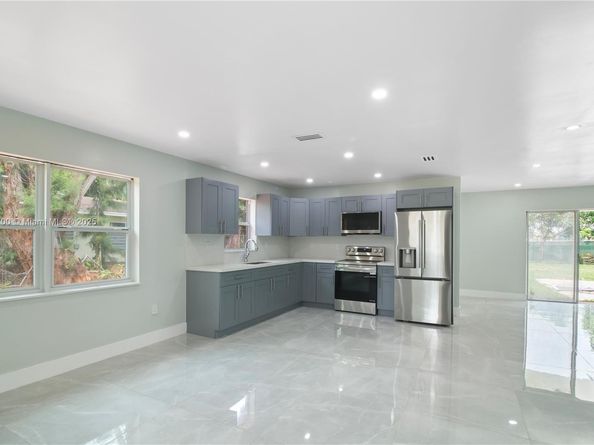 11715 NW 22nd Ct, Miami FL 33167