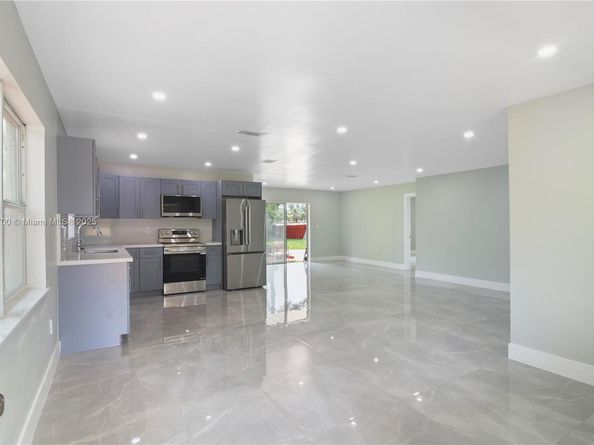 11715 NW 22nd Ct, Miami FL 33167