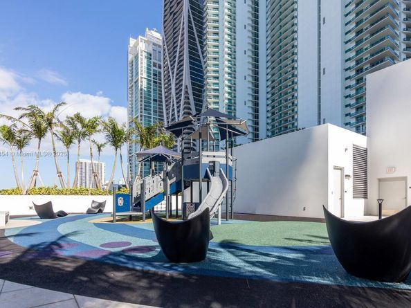 851 NE 1st Ave 503, Miami FL 33132