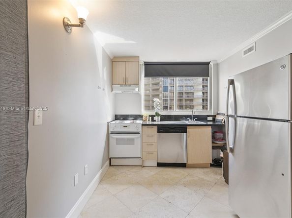 2951 S Bayshore Dr 917, Miami FL 33133