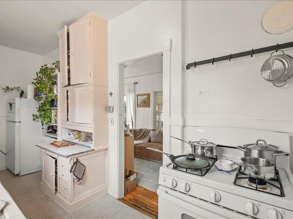 Grand, Oakland CA 94610