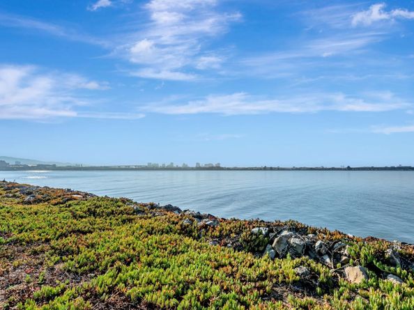 4 Anchor Drive F230, Emeryville CA 94608