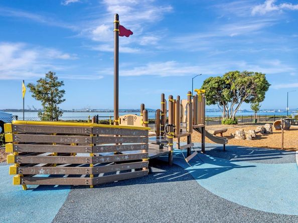 4 Anchor Drive F230, Emeryville CA 94608