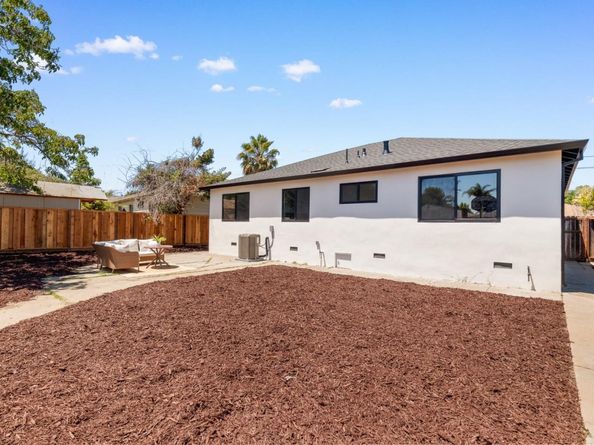 120 Abelia Way, East Palo Alto CA 94303