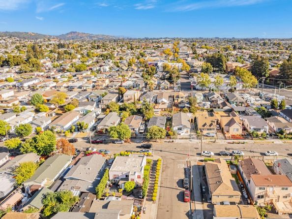 1521 80th Avenue, Oakland CA 94621