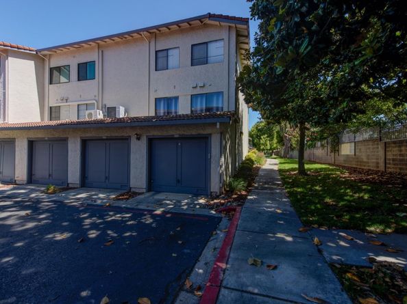 245 Kenbrook Circle 105, San Jose CA 95111
