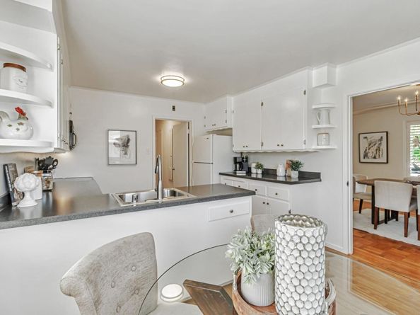 1400 Oakhurst Avenue, San Carlos CA 94070