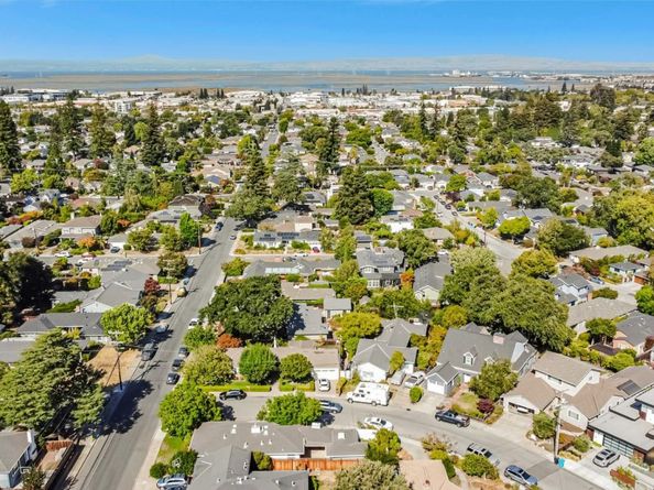 1400 Oakhurst Avenue, San Carlos CA 94070