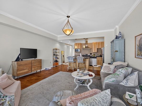 2 Hawthorne Place 17G, Boston MA 02114