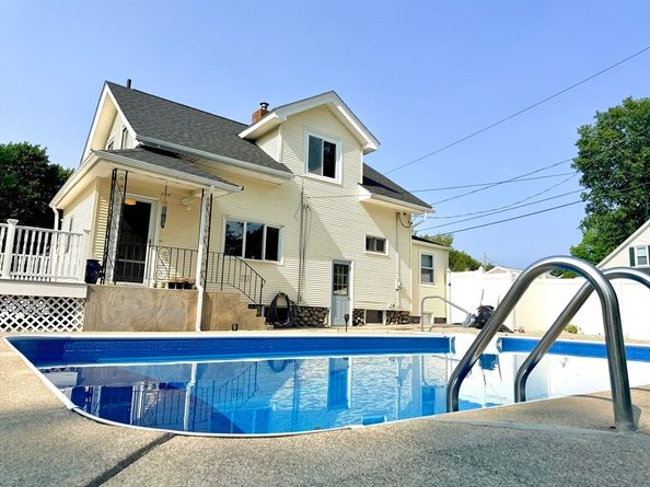 22 Pelican Ave, Worcester MA 01605