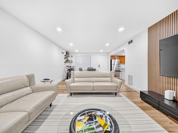11 Shadowbrook Ln 22, Milford MA 01757