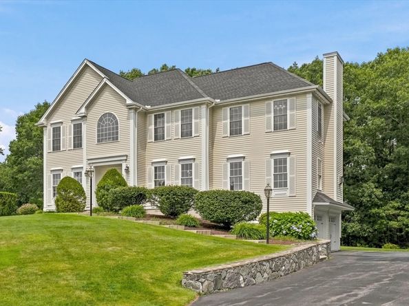 247 Webster Woods Ln, North Andover MA 01845