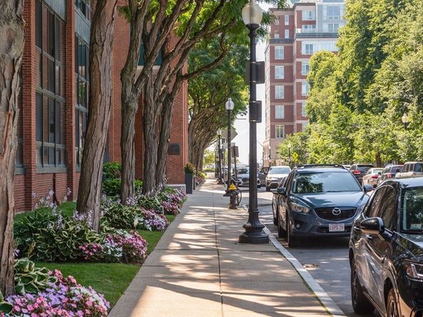 42 Eighth St 1305, Boston MA 02129