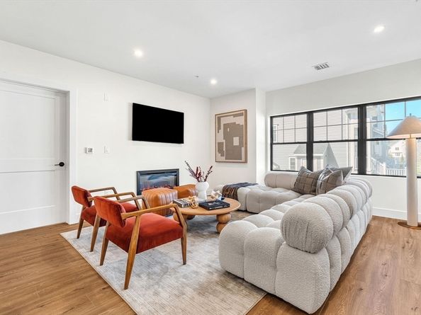 20 Audubon Way 102, Canton MA 02021