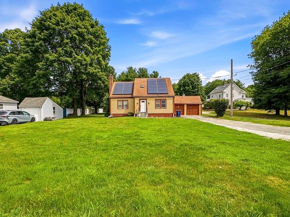 284 Village St, Medway MA 02053