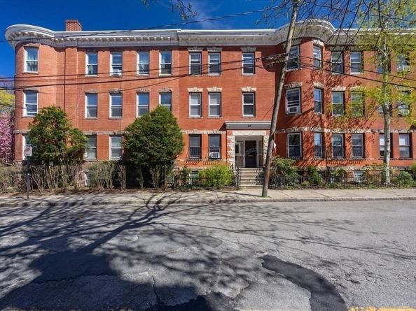 23 Netherlands Rd 1, Brookline MA 02445