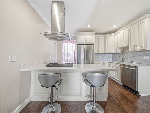 117 Park St, Boston MA 02122