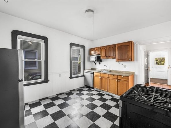 29 Victoria St, Somerville MA 02144