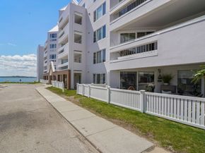 1 Commodore Court 104, Hull MA 02045