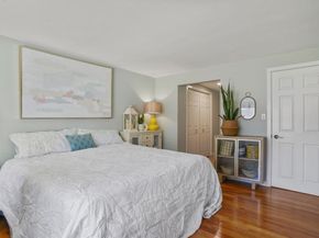 1 Commodore Court 104, Hull MA 02045