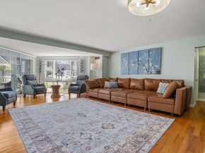 1 Commodore Court 104, Hull MA 02045