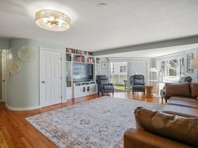 1 Commodore Court 104, Hull MA 02045