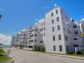 1 Commodore Court 104, Hull MA 02045