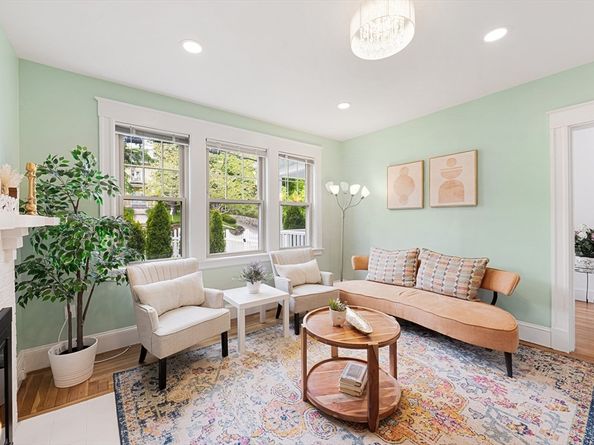 126 White 126, Belmont MA 02478
