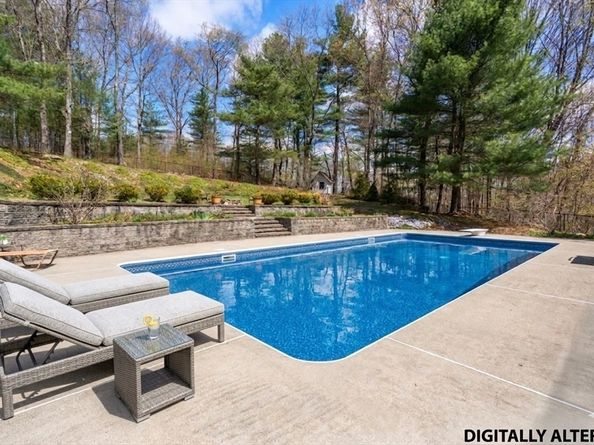 66 Hutchinson Rd, Sutton MA 01590