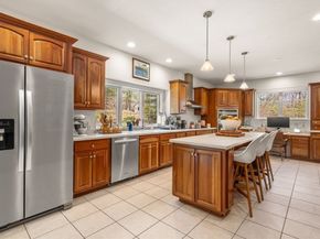 66 Hutchinson Rd, Sutton MA 01590
