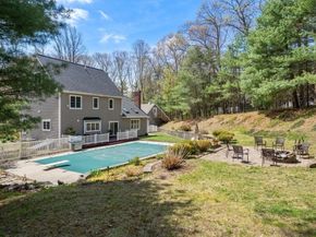 66 Hutchinson Rd, Sutton MA 01590