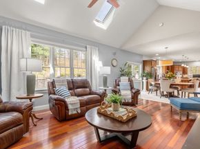 66 Hutchinson Rd, Sutton MA 01590