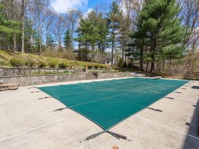66 Hutchinson Rd, Sutton MA 01590