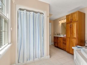 66 Hutchinson Rd, Sutton MA 01590